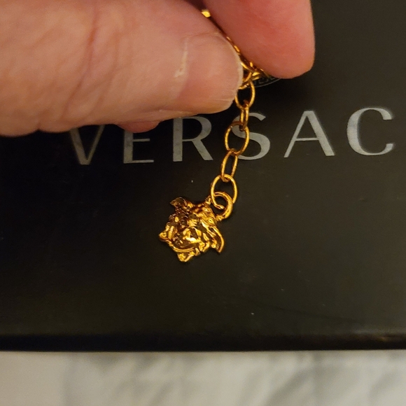 VERSACE Necklace Greca Motif Medusa Resin Charm Adjustable Chain BNWT - Picture 3 of 3